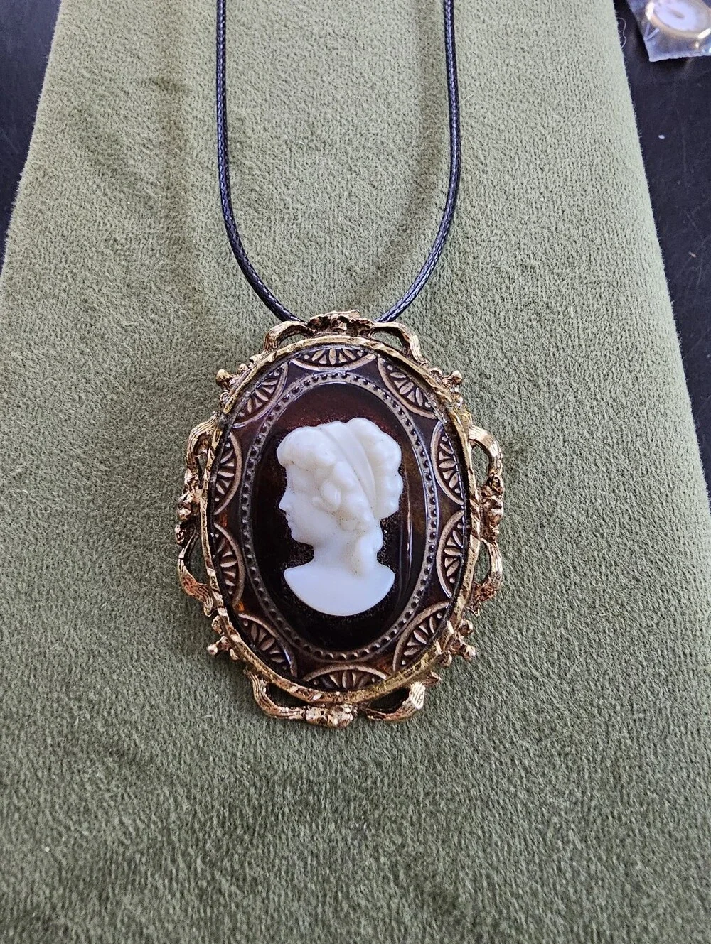 Vintage Cameo Brooch/pendant